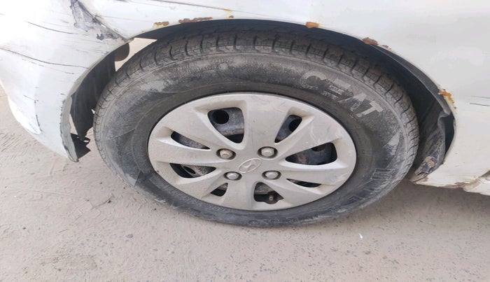 2012 Hyundai i10 MAGNA 1.1, CNG, Manual, 1,44,087 km, tyre