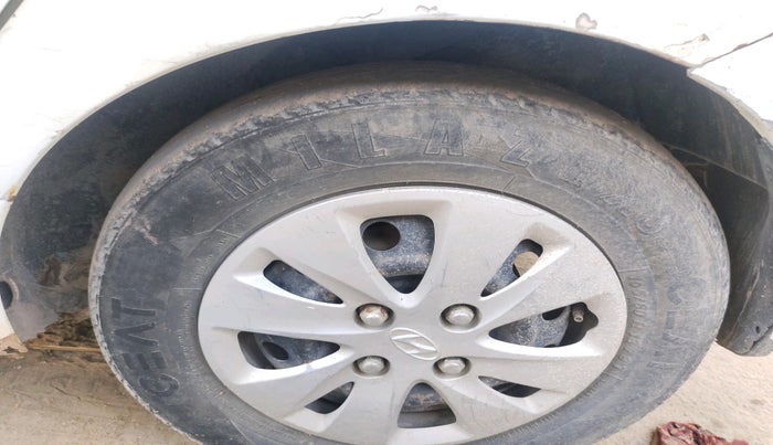 2012 Hyundai i10 MAGNA 1.1, CNG, Manual, 1,44,087 km, tyre