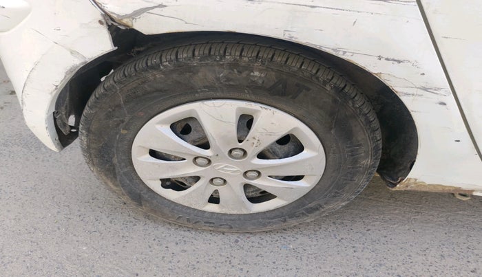 2012 Hyundai i10 MAGNA 1.1, CNG, Manual, 1,44,087 km, tyre