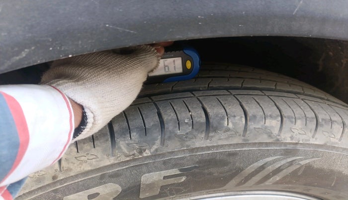 2024 Mahindra XUV700 MX P MT 5 STR, Petrol, Manual, 17,514 km, tyre