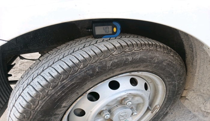 2015 Hyundai Eon ERA +, Petrol, Manual, 40,401 km, tyre