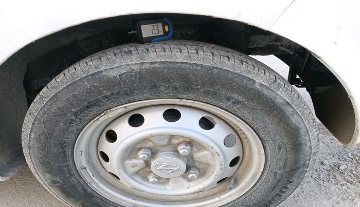 2015 Hyundai Eon ERA +, Petrol, Manual, 40,401 km, tyre