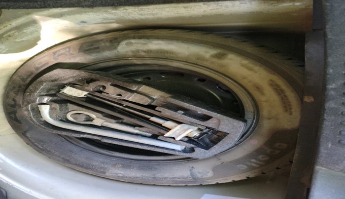 2013 Volkswagen Polo HIGHLINE DIESEL, Diesel, Manual, 1,44,206 km, tyre