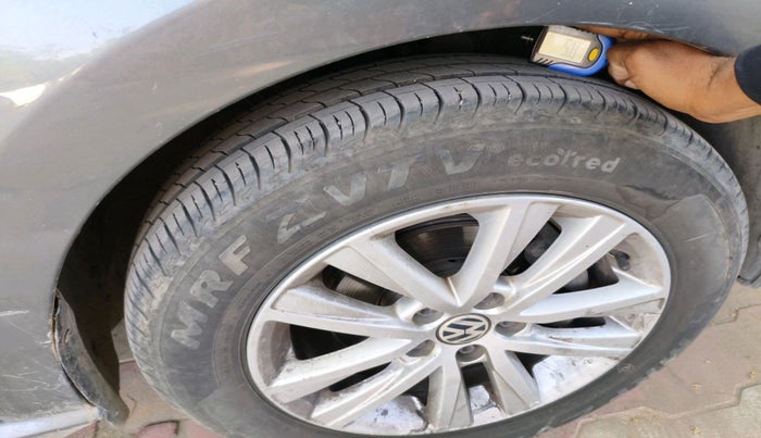 2013 Volkswagen Polo HIGHLINE DIESEL, Diesel, Manual, 1,44,206 km, tyre