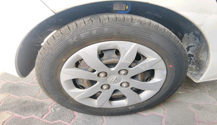 2014 Hyundai Eon MAGNA +, Petrol, Manual, 32,411 km, tyre