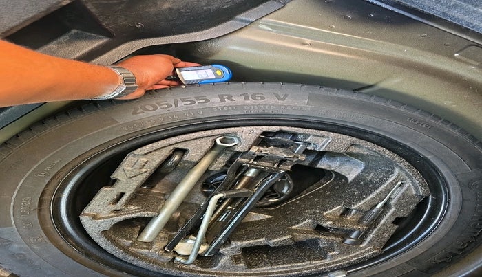 2015 Skoda Superb ELEGANCE 2.0 TDI CR AT, Diesel, Automatic, 1,38,948 km, tyre