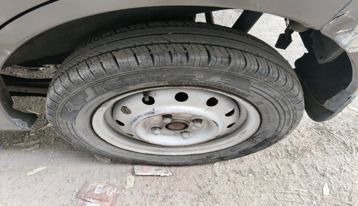 2013 Maruti Wagon R 1.0 LXI CNG, CNG, Manual, 77,945 km, tyre