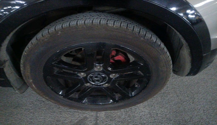 2017 Tata Hexa XTA 4X2 7 STR, Diesel, Automatic, 75,666 km, tyre