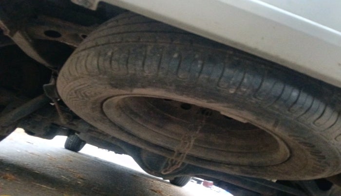 2007 Toyota Innova G4 2.5 8 STR, Diesel, Manual, 1,84,874 km, tyre