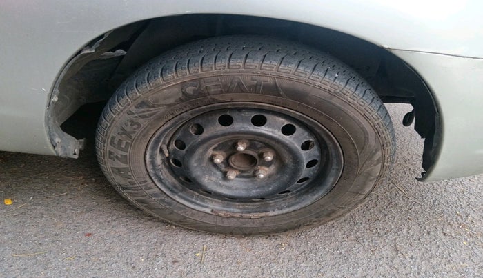 2007 Toyota Innova G4 2.5 8 STR, Diesel, Manual, 1,84,874 km, tyre