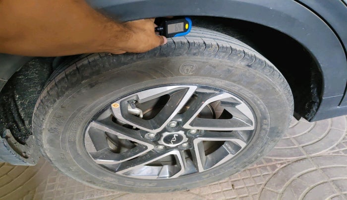 2022 KIA CARENS PRESTIGE PLUS 1.5 DIESEL 7 STR, Diesel, Manual, 9,474 km, tyre