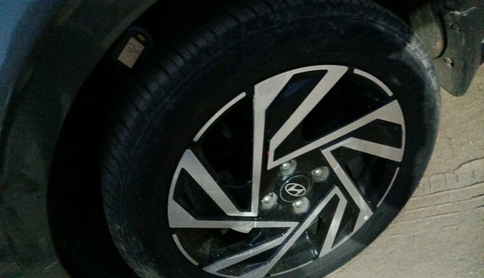 2023 Hyundai NEW I20 ASTA (O) 1.2 MT, Petrol, Manual, 28,022 km, tyre