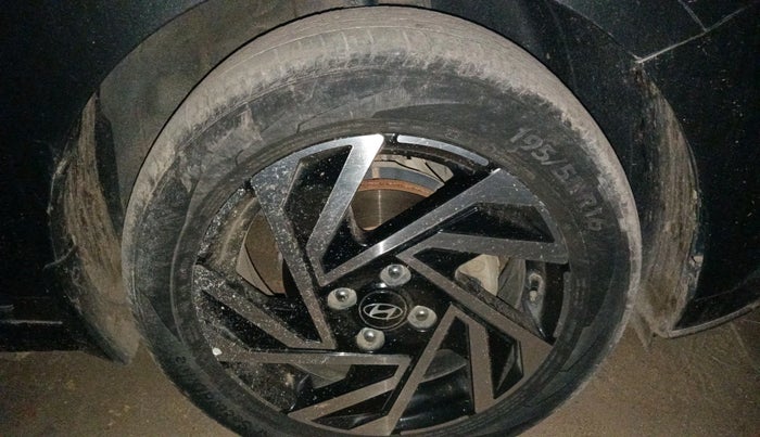 2023 Hyundai NEW I20 ASTA (O) 1.2 MT, Petrol, Manual, 28,022 km, tyre