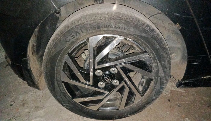 2023 Hyundai NEW I20 ASTA (O) 1.2 MT, Petrol, Manual, 28,022 km, tyre