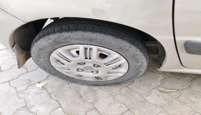 2013 Hyundai Santro Xing GL, CNG, Manual, 1,24,890 km, tyre