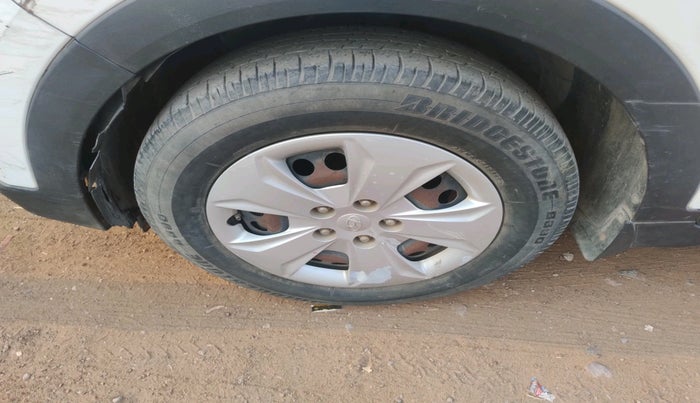 2017 Hyundai Creta E PLUS 1.6 PETROL, Petrol, Manual, 1,25,710 km, tyre