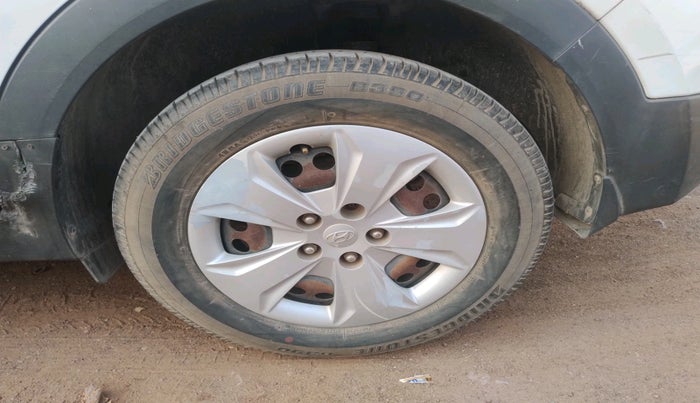 2017 Hyundai Creta E PLUS 1.6 PETROL, Petrol, Manual, 1,25,710 km, tyre