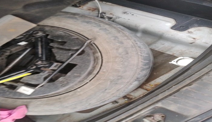 2017 Hyundai Creta E PLUS 1.6 PETROL, Petrol, Manual, 1,25,710 km, tyre