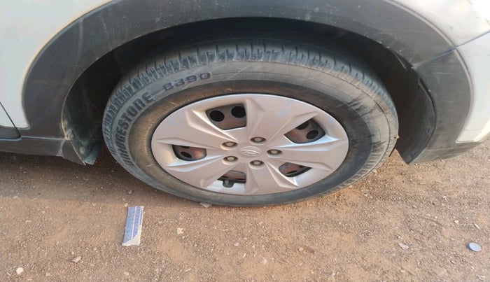 2017 Hyundai Creta E PLUS 1.6 PETROL, Petrol, Manual, 1,25,710 km, tyre