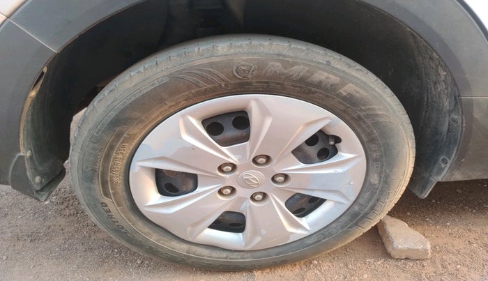 2017 Hyundai Creta E PLUS 1.6 PETROL, Petrol, Manual, 1,25,710 km, tyre