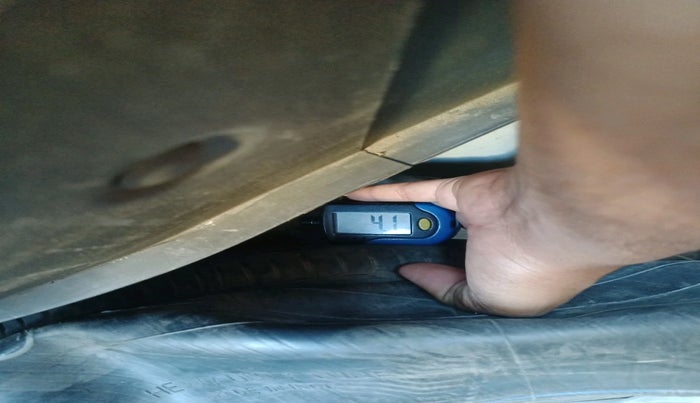 2014 Hyundai i10 SPORTZ 1.1, Petrol, Manual, 47,533 km, tyre