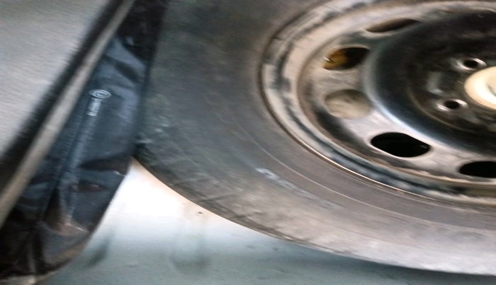 2012 Ford Figo ZXI 1.4 DIESEL, Diesel, Manual, 1,02,485 km, tyre