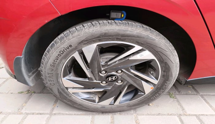 2022 Hyundai NEW I20 ASTA (O) 1.2 MT, Petrol, Manual, 14,807 km, tyre