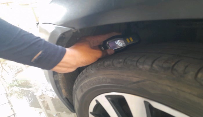 2015 Toyota Etios CROSS 1.4 VD, Diesel, Manual, 1,96,284 km, tyre