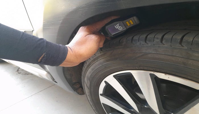 2015 Toyota Etios CROSS 1.4 VD, Diesel, Manual, 1,96,284 km, tyre