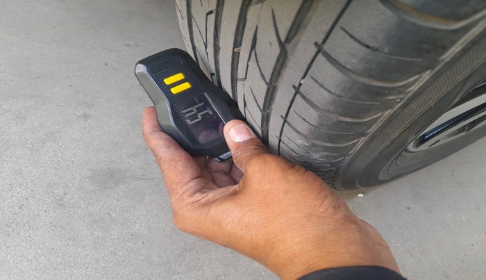 2015 Toyota Etios CROSS 1.4 VD, Diesel, Manual, 1,96,284 km, tyre