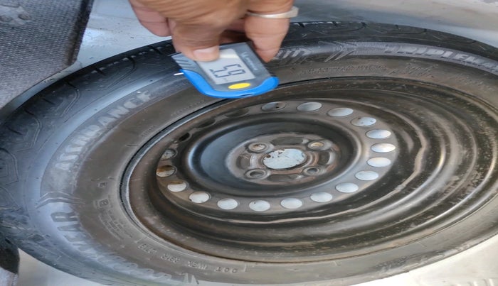 2015 Honda Amaze 1.2L I-VTEC S, Petrol, Manual, 81,994 km, tyre