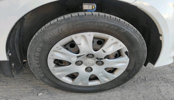 2015 Honda Amaze 1.2L I-VTEC S, Petrol, Manual, 81,994 km, tyre