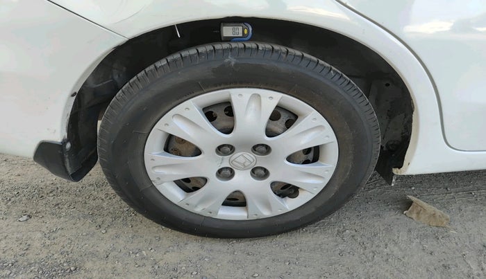 2015 Honda Amaze 1.2L I-VTEC S, Petrol, Manual, 81,994 km, tyre