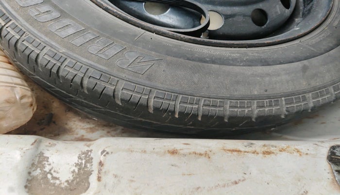 2011 Maruti Swift Dzire VDI, Diesel, Manual, 2,27,553 km, tyre