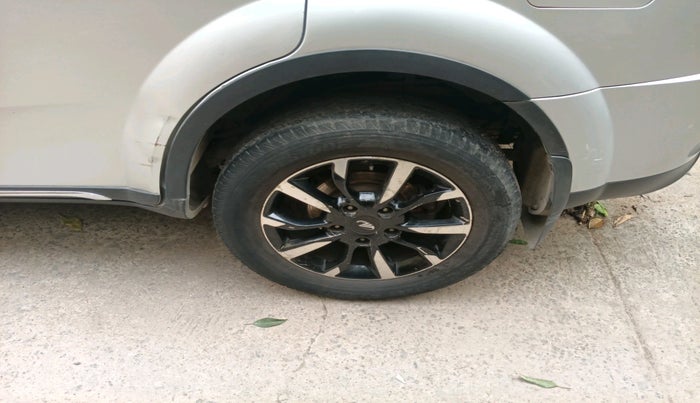 2018 Mahindra XUV500 W11 AT, Diesel, Automatic, 1,78,753 km, tyre