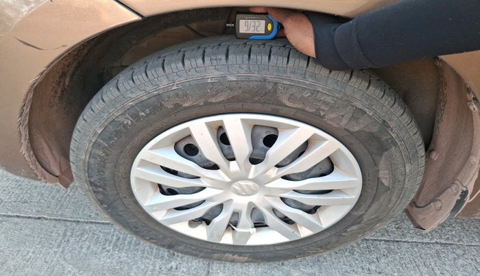 2017 Maruti Dzire VXI AMT, Petrol, Automatic, 65,096 km, tyre