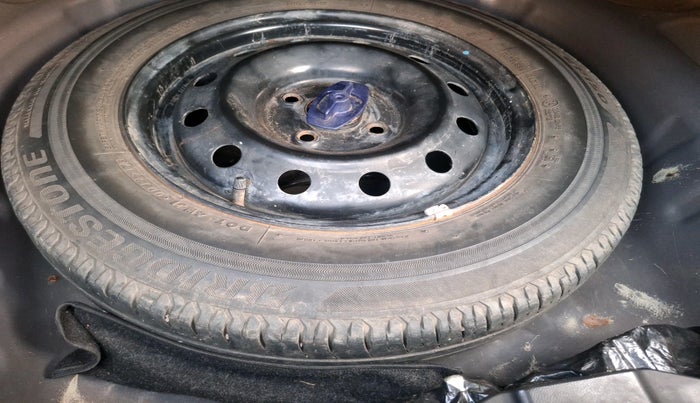 2017 Maruti Dzire VXI AMT, Petrol, Automatic, 65,096 km, tyre