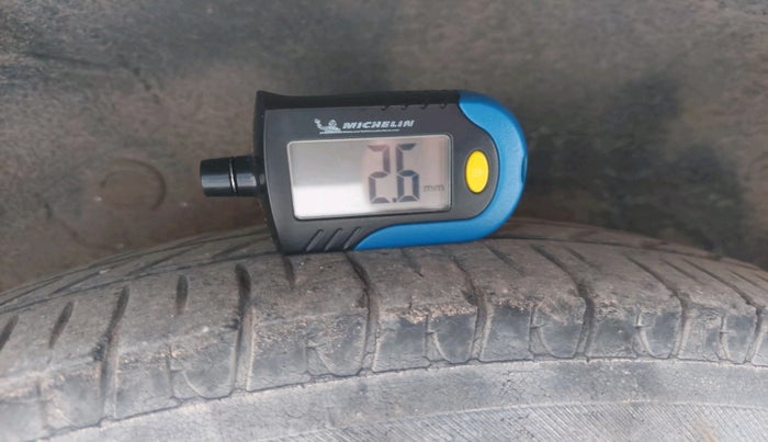 2011 Hyundai i10 SPORTZ 1.2, CNG, Manual, 1,24,858 km, tyre