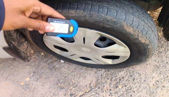 2015 Maruti Wagon R 1.0 VXI, Petrol, Manual, 1,29,037 km, tyre