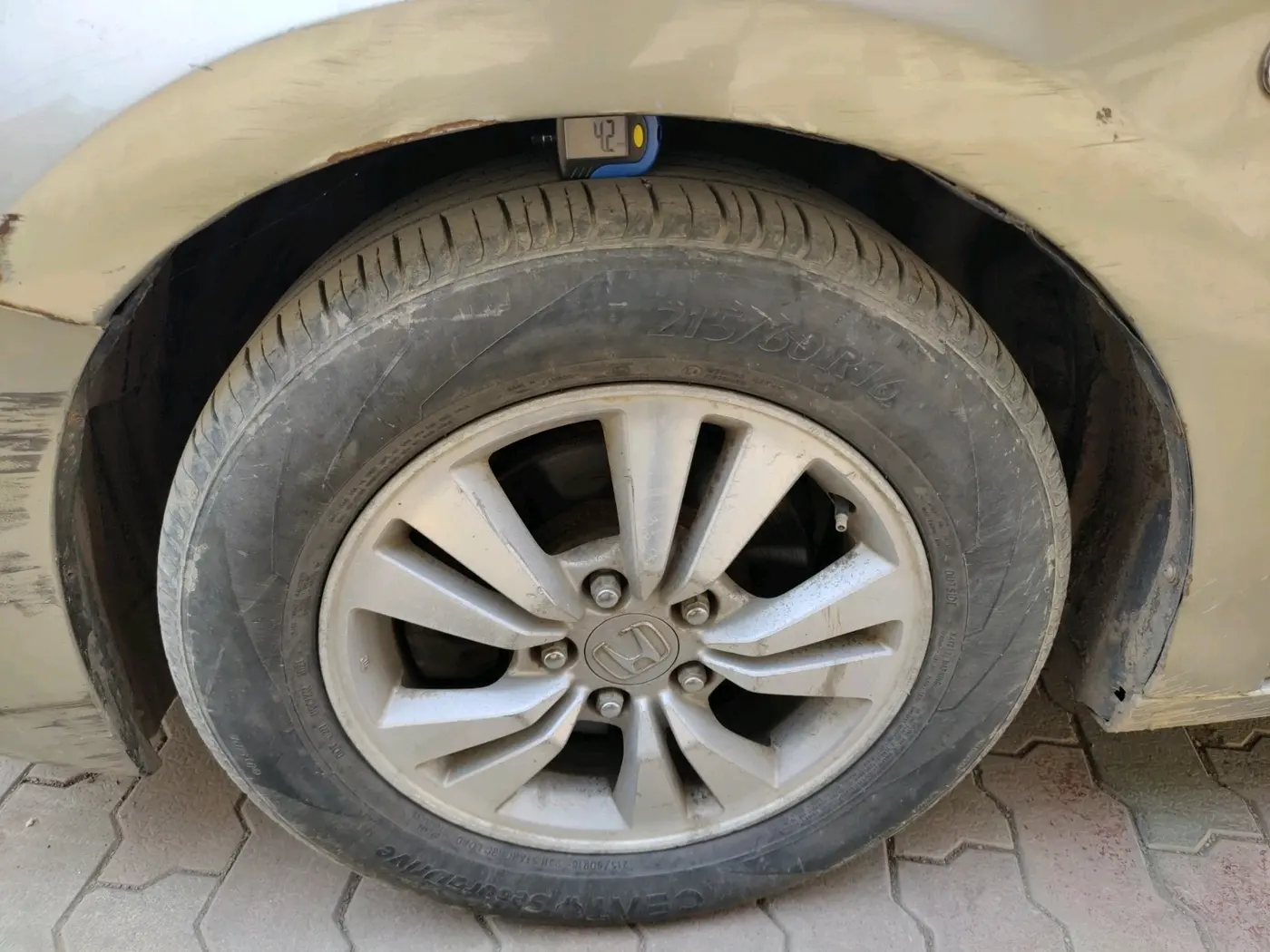 2008 Honda Accord 2.4L I-VTEC MT, CNG, Manual, 1,41,094 km, tyre