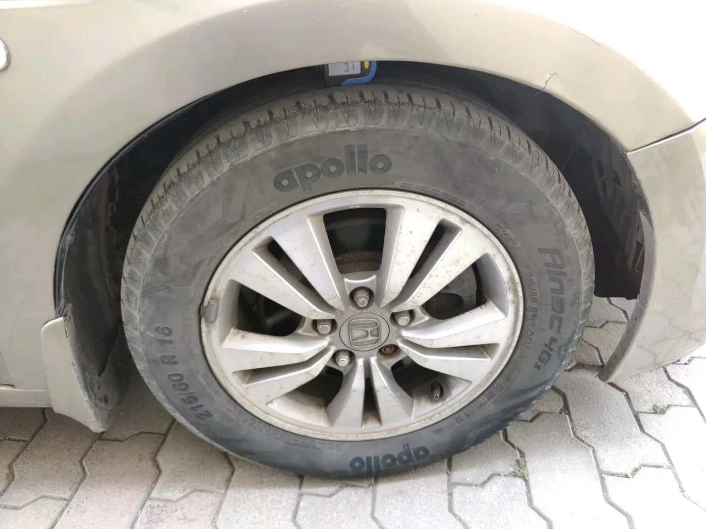 2008 Honda Accord 2.4L I-VTEC MT, CNG, Manual, 1,41,094 km, tyre