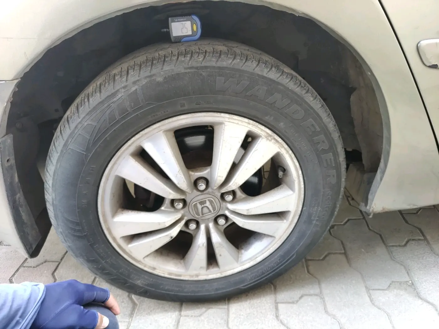 2008 Honda Accord 2.4L I-VTEC MT, CNG, Manual, 1,41,094 km, tyre