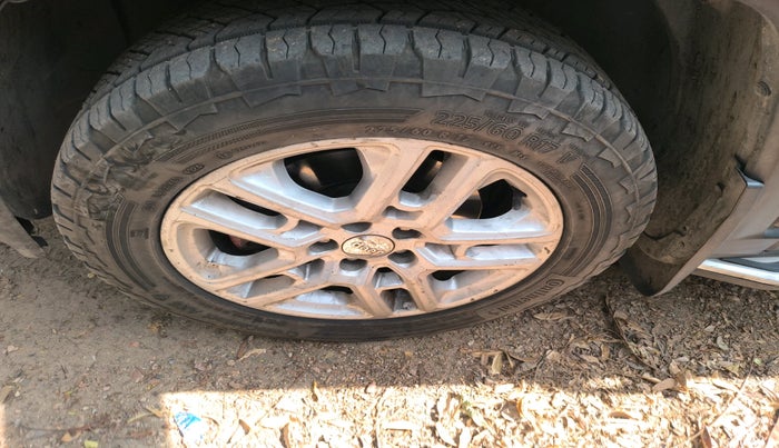 2017 Jeep Compass LIMITED 2.0 DIESEL, Diesel, Manual, 1,21,962 km, tyre