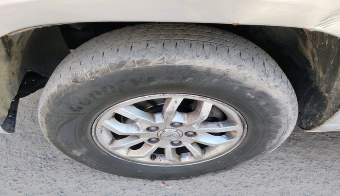 2018 Mahindra TUV300 T8, Diesel, Manual, 1,10,012 km, tyre