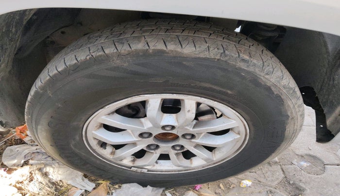 2018 Mahindra TUV300 T8, Diesel, Manual, 1,10,012 km, tyre