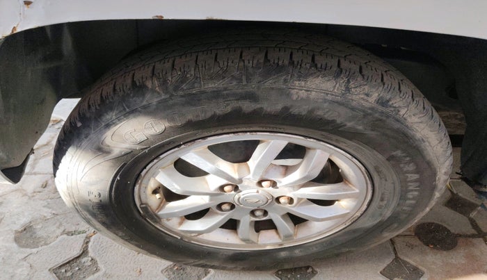 2018 Mahindra TUV300 T8, Diesel, Manual, 1,10,012 km, tyre