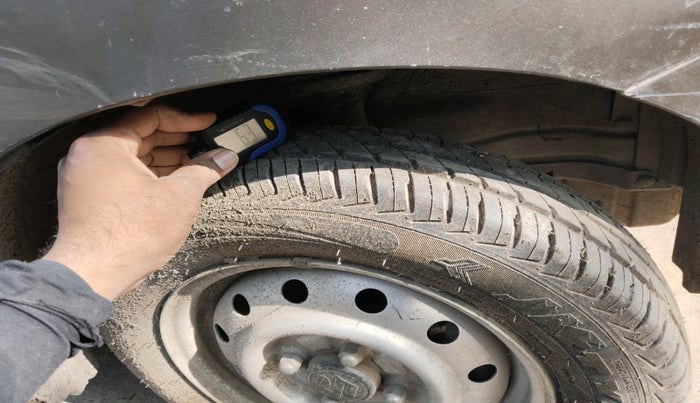 2011 Maruti Wagon R 1.0 LXI, Petrol, Manual, 47,123 km, tyre