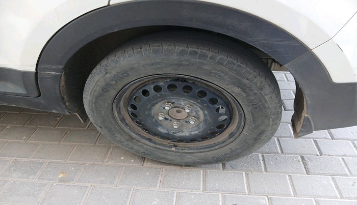 2019 Hyundai Creta EX 1.6 PETROL, CNG, Manual, 1,03,843 km, tyre