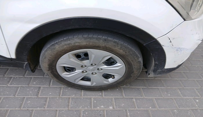 2019 Hyundai Creta EX 1.6 PETROL, CNG, Manual, 1,03,843 km, tyre