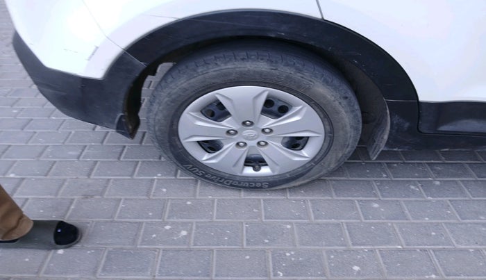 2019 Hyundai Creta EX 1.6 PETROL, CNG, Manual, 1,03,843 km, tyre